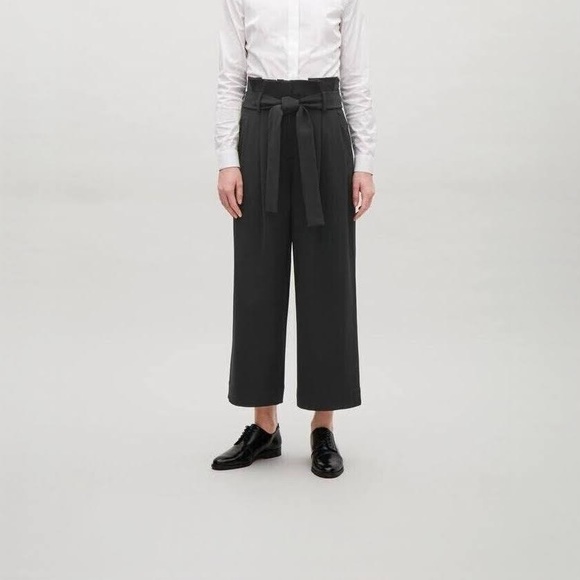 COS Pants - Black COS cropped trousers